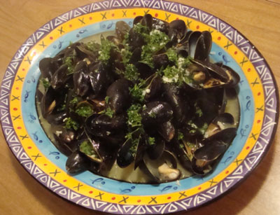Steamed Mussels in White Wine Sauce